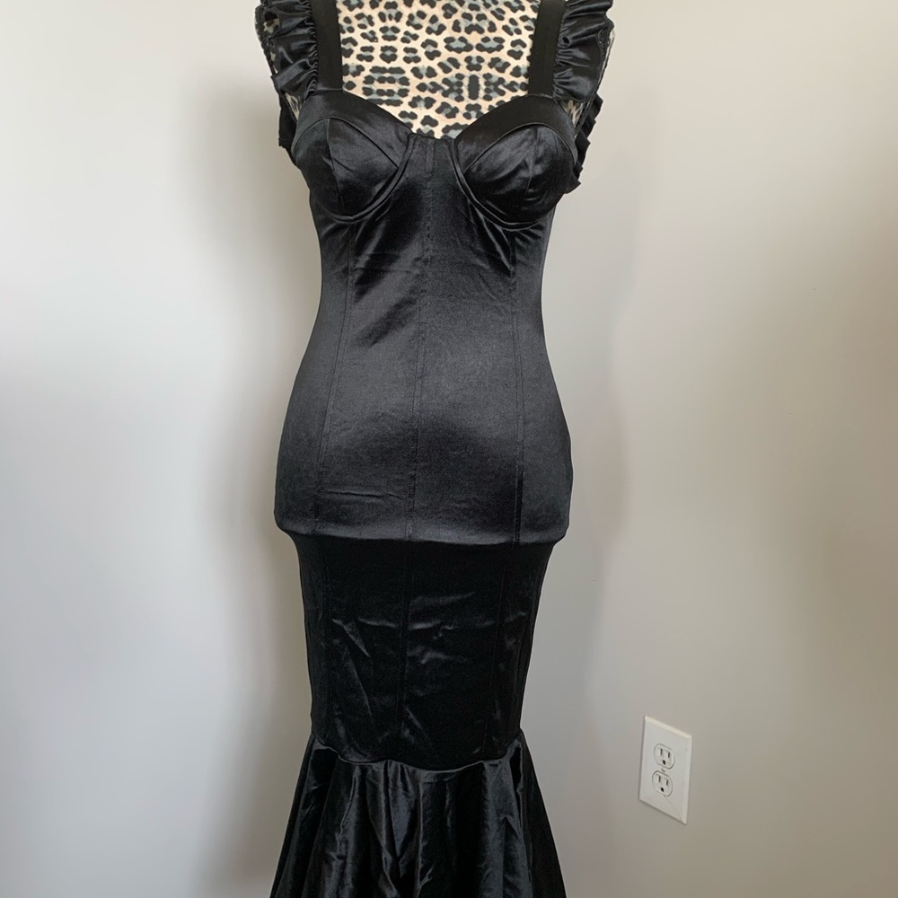Elegant, classy dress to wear to your next event!
